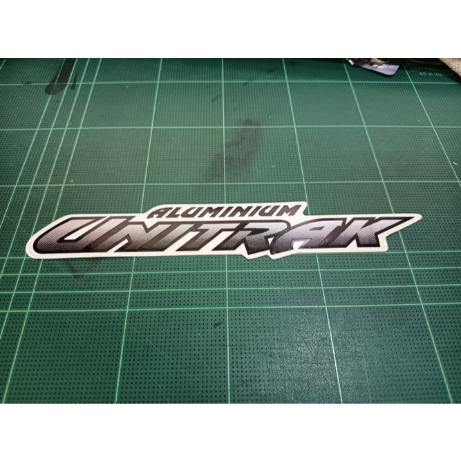 สติ๊กเกอร์ "Unitrak" ติดสวิงอาร์ม KR Victor สามารถติดรุ่นอื่นๆได้ **** เป็นของทำใหม่   "ไม่ใช่ของแท้"  กระดาษ Kodak
