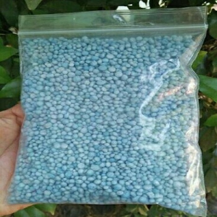 ปุ๋ยสูตร 16-16-16 ขนาด 150 กรัม ราคา 15 บาทค่ะ