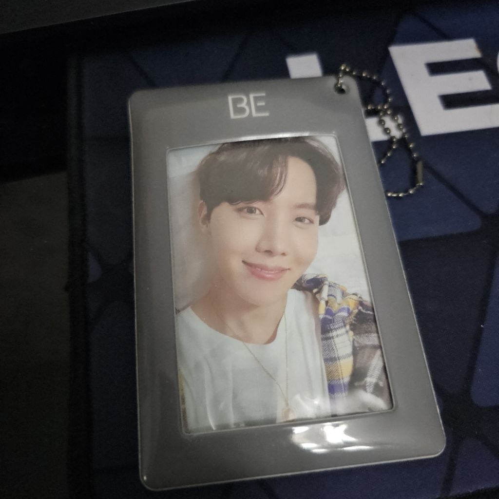 การ์ด J-Hope อัลบั้ม BE ของแท้ พร้อมพวงกุญแจเฟรมการ์ด