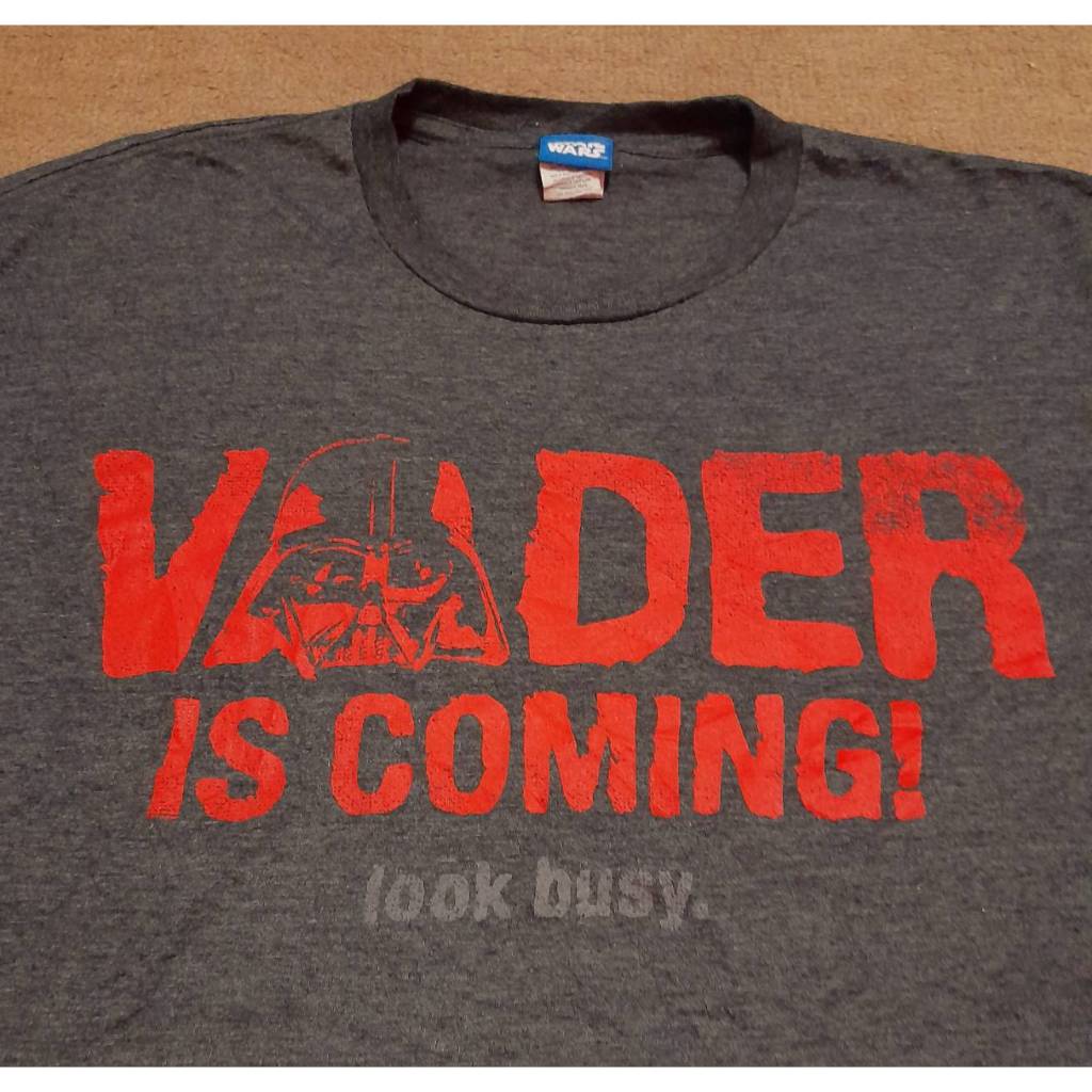 เสื้อยืดมือสอง Star Wars Darth Vader Is Coming Dark Size L