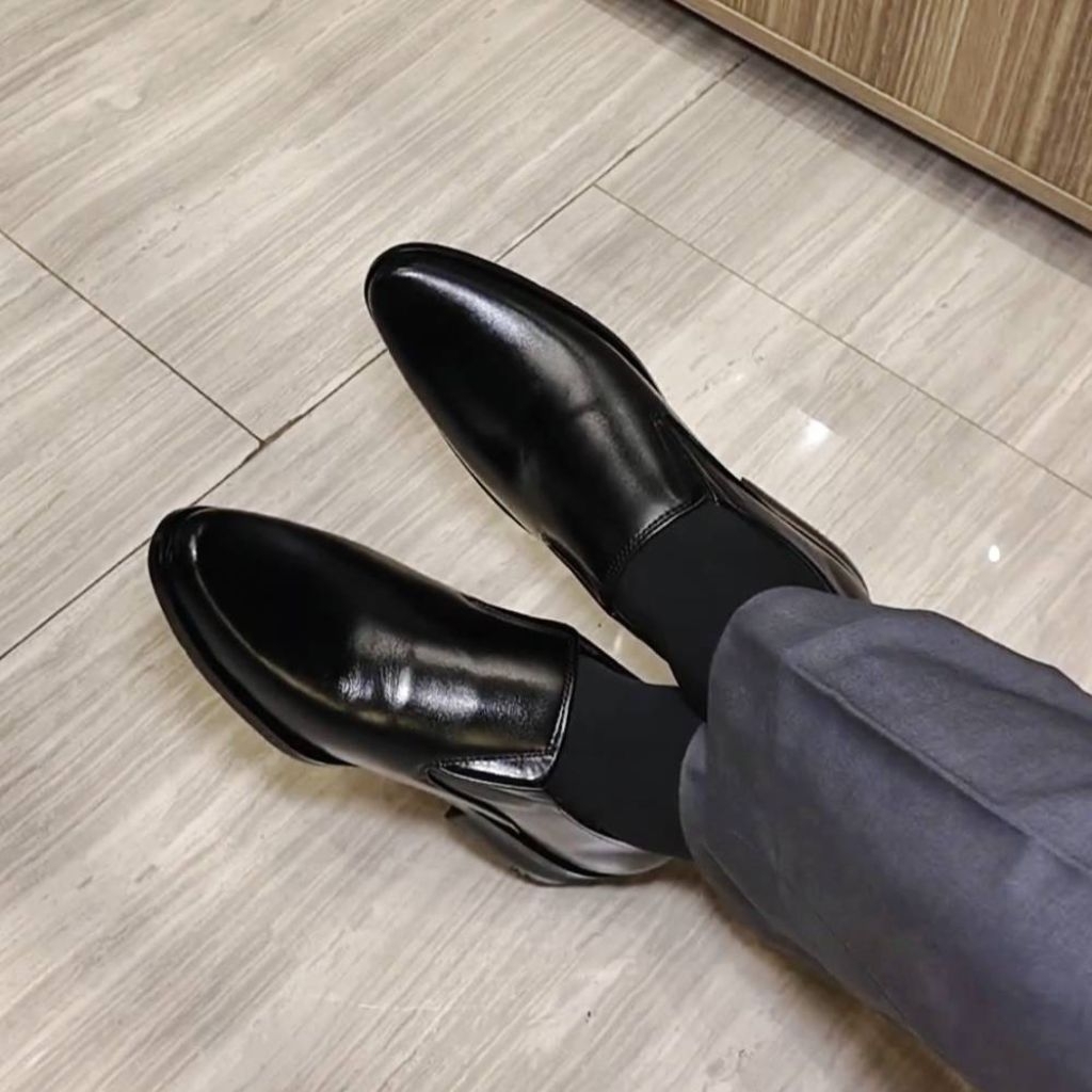 The dragon shoes รองเท้าคัทชูหัวแหลมเรียบ รุ่นLL ทรงสวยเก็บรูปเท้า หนังวัวแท้ หนังนิ่มมัน พื้นเย็บ - รูปที่ 3