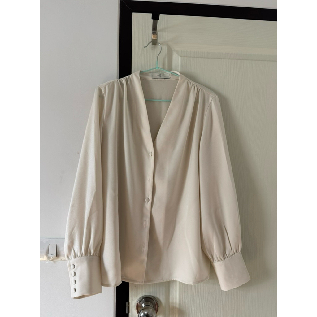 ส่งต่อ เสื้อเชิ้ต Soul sister Ivy Top สี Pearl