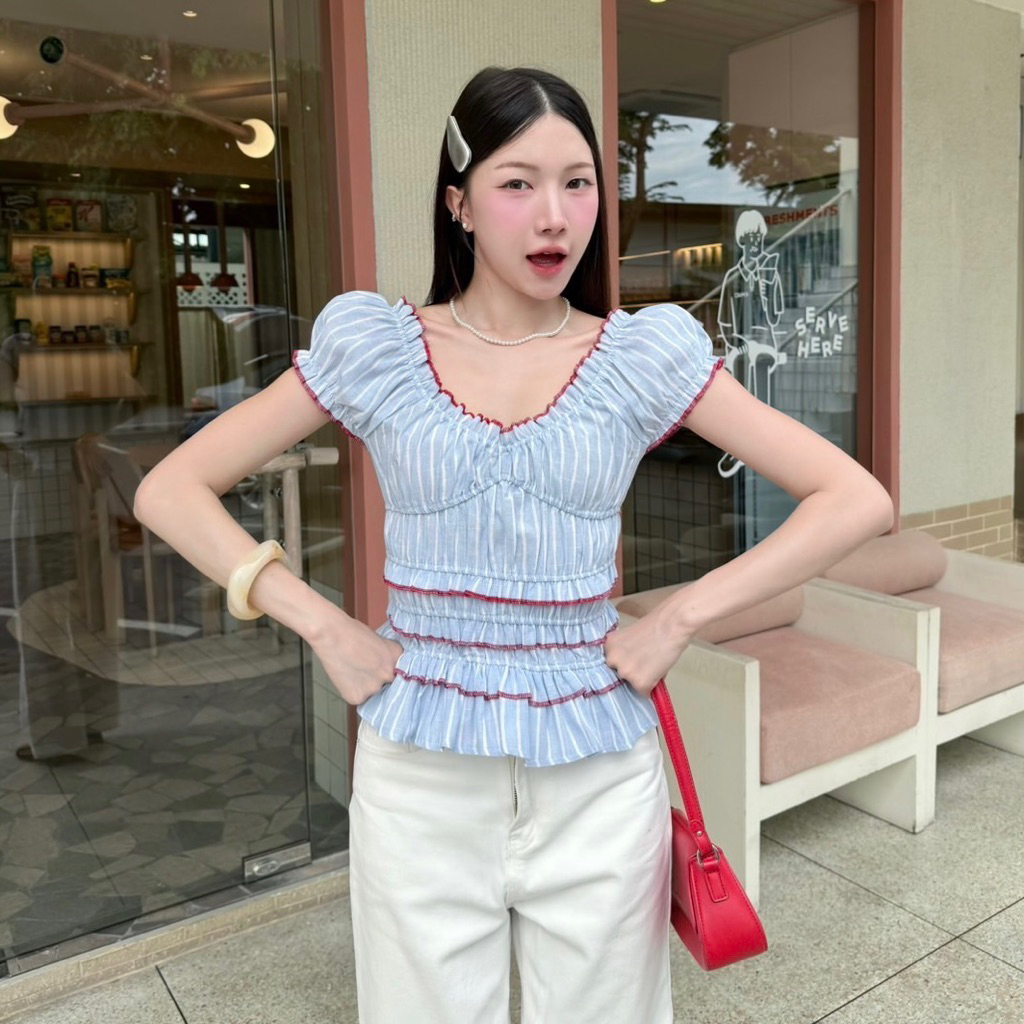 🩵 Ninew Top เสื้อแขนตุ๊กตาแต่งระบาย งานลายริ้ว