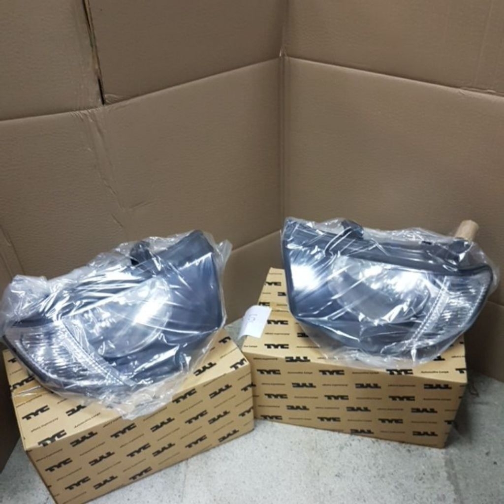 ไฟหน้า MITSUBISHI TRITON(ไทรทัน) มุมขาว ปี2009-2014 (งาน TYC ) -ราคาต่อดวง-