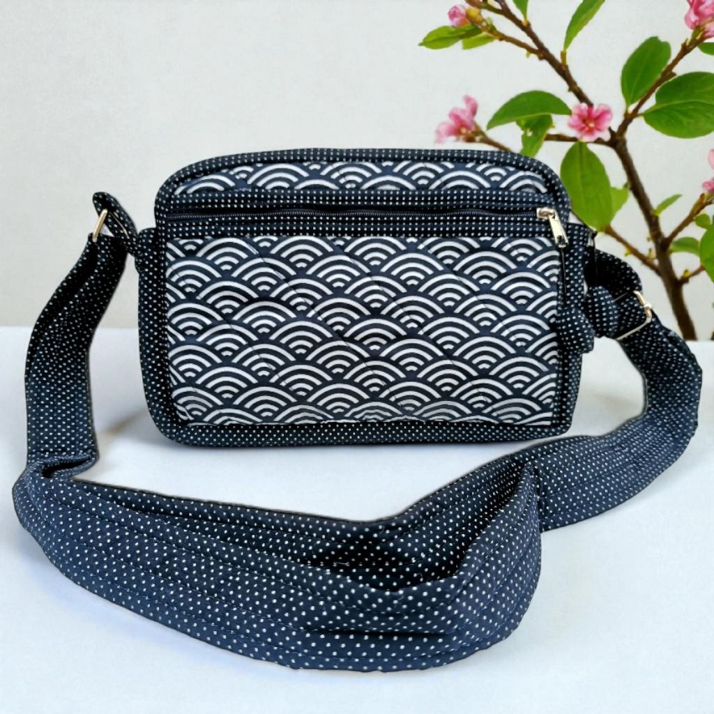 🌷❀˖°กระเป๋าสะพาย 3 ซิป 4 ช่อง ❀˖°🌷ขนาด 9 นิ้ว สะพายแบบ Cross Body ได้ สายสะพายปรับได้ มีหลายช่องใช้งาน จุได้หลากหลาย 🌿