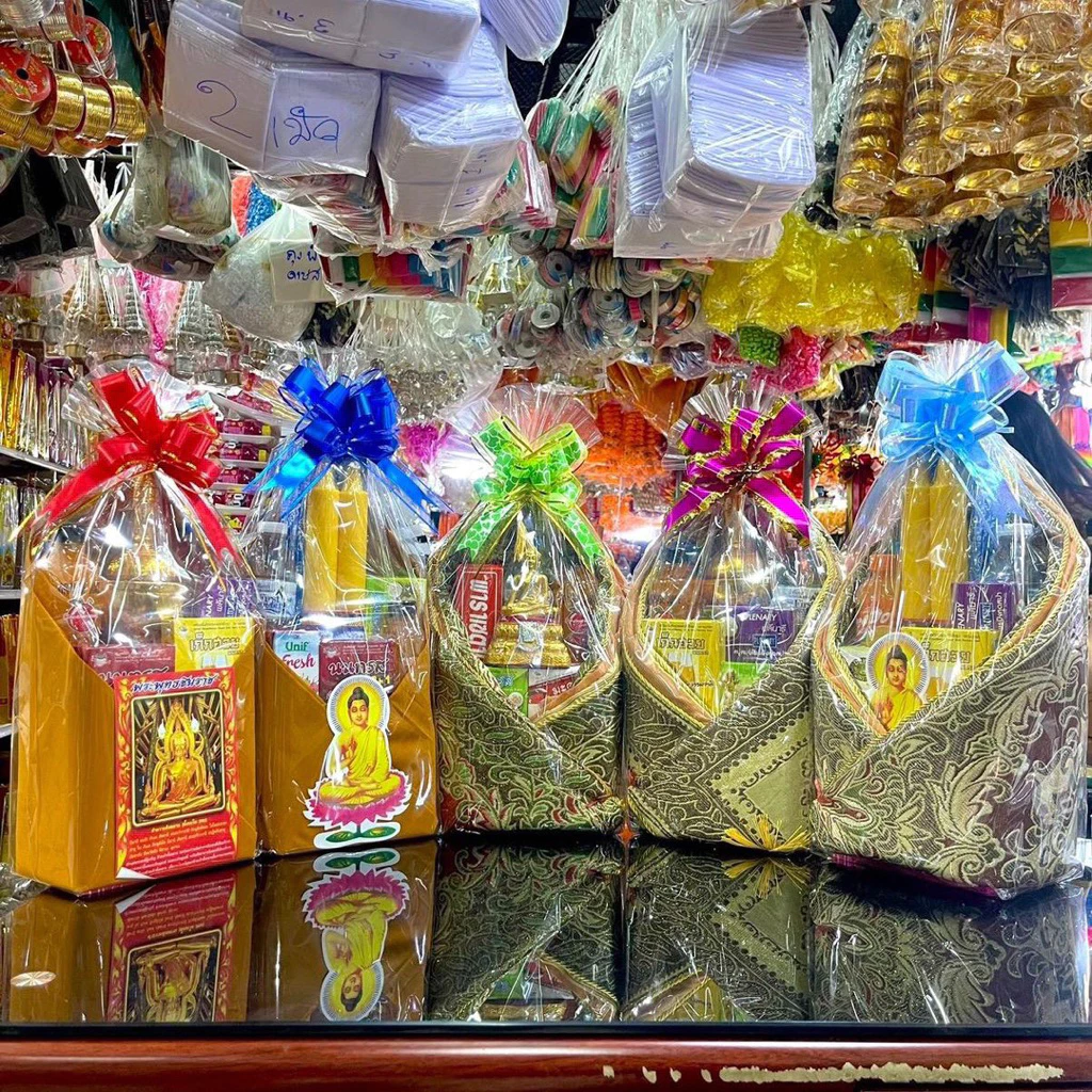 สังฆทานอาสนะหลุยส์ สังฆทานผ้าอาบน้ำฝน สังฆทานเทียน สังฆทานไหว้พระ (ดูรายละเอียดหรือรูปภาพเพิ่มเติมตรงคำอธิบายได้เลยค่ะ)