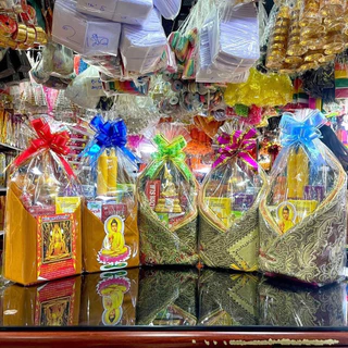 สังฆทานอาสนะหลุยส์ สังฆทานผ้าอาบน้ำฝน สังฆทานเทียน สังฆทานไหว้พระ (ดูรายละเอียดหรือรูปภาพเพิ่มเติมตรงคำอธิบายได้เลยค่ะ)