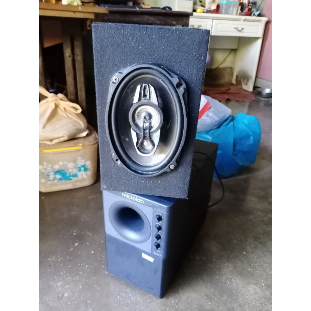 ลำโพง  ซับวูฟเฟอร์  subwoofer  ไมโครแลป  microlab  มีแอมป์ ในตัว  1ตัว  ( มือสอง )    และ  ลำโพง 6x9