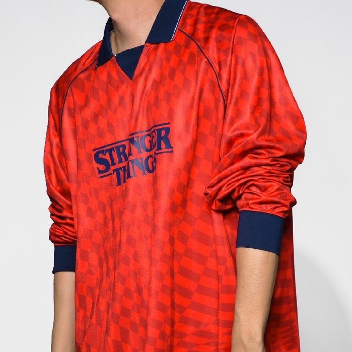 era-won เสื้อบอลแขนยาว รุ่น LONG SLEEVE T-SHIRT JERSEY era-won x Stranger Things  สี London Red (แดง