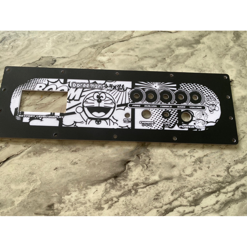 เพลท TB 21 ไม่ย้ายลายโดราเอมอน สีขาวพ่นดำ3 มิล ขนาดช่องเพลท 26 x6 cm. ขนาดทั้งหมด 29.5x9cmวัดแบตดิจิตอลสวิทย์12มิล - รูปที่ 3