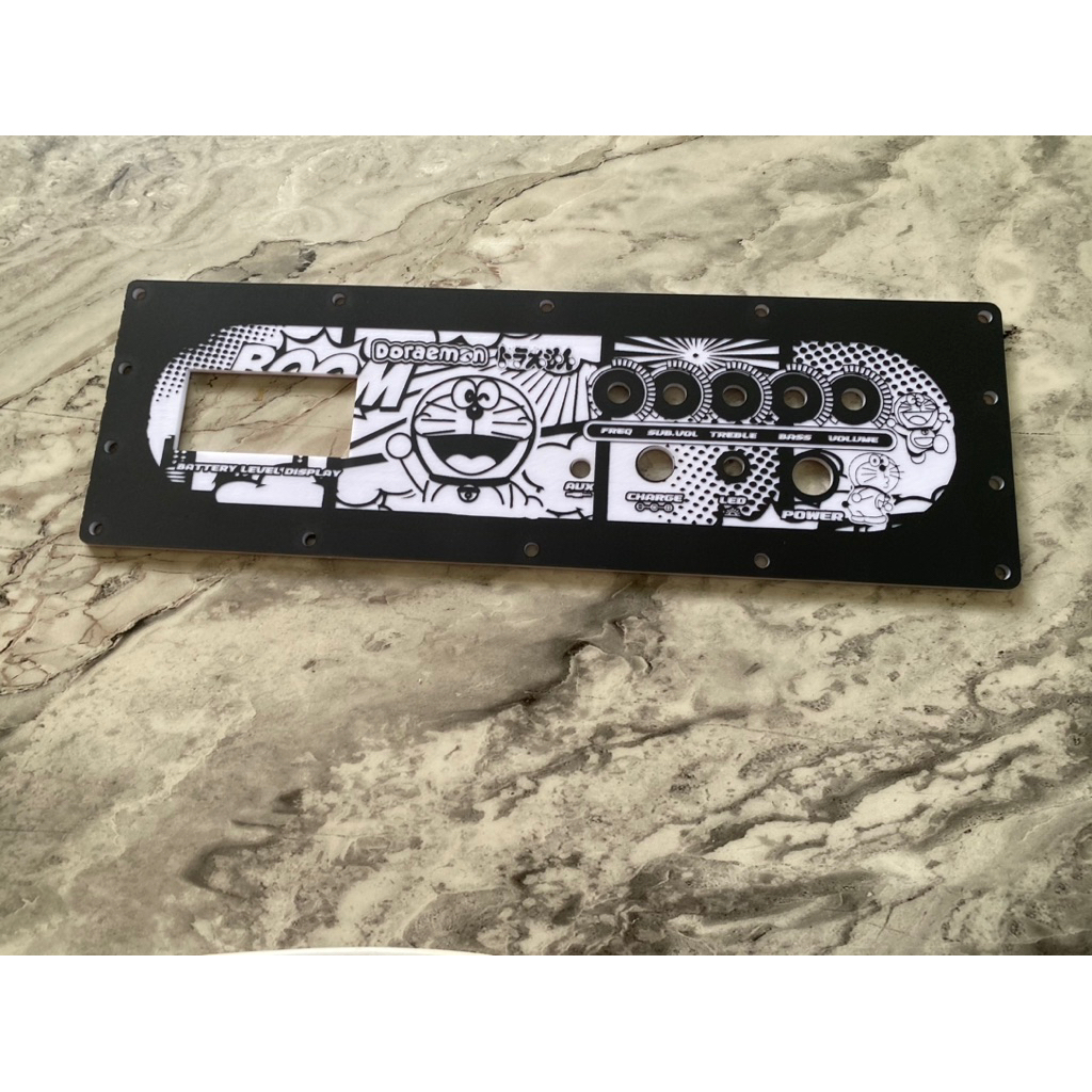 เพลท TB 21 ไม่ย้ายลายโดราเอมอน สีขาวพ่นดำ3 มิล ขนาดช่องเพลท 26 x6 cm. ขนาดทั้งหมด 29.5x9cmวัดแบตดิจิตอลสวิทย์12มิล - รูปที่ 5