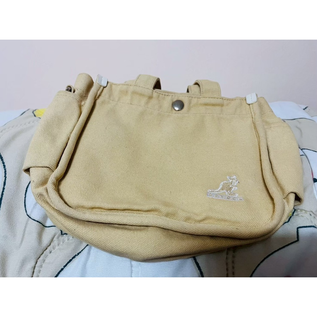 กระเป๋าถือ  มีสายสะพายยาว  kangol  แท้