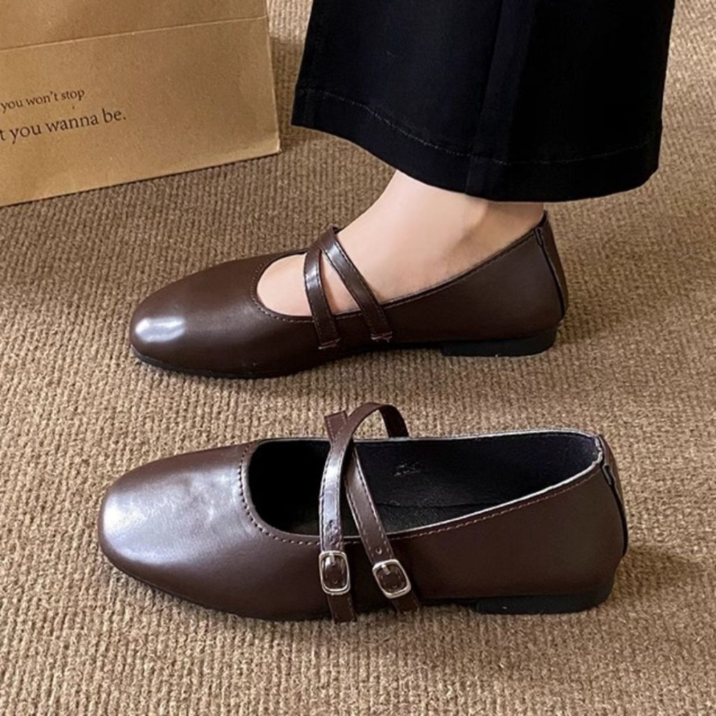 ✨จัดส่งที่รวดเร็ว✨รองเท้าแมรี่เจนมีสไตล์ รองเท้าหนังส้นแบนของผู้หญิง หัวสี่เหลี่ยม น้ำหนักเบาและสวมใส่สบาย#D019