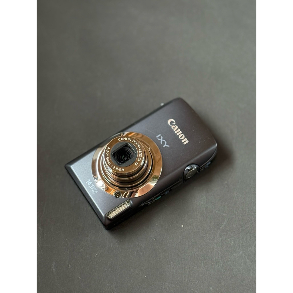 Canon Ixy 10s   black