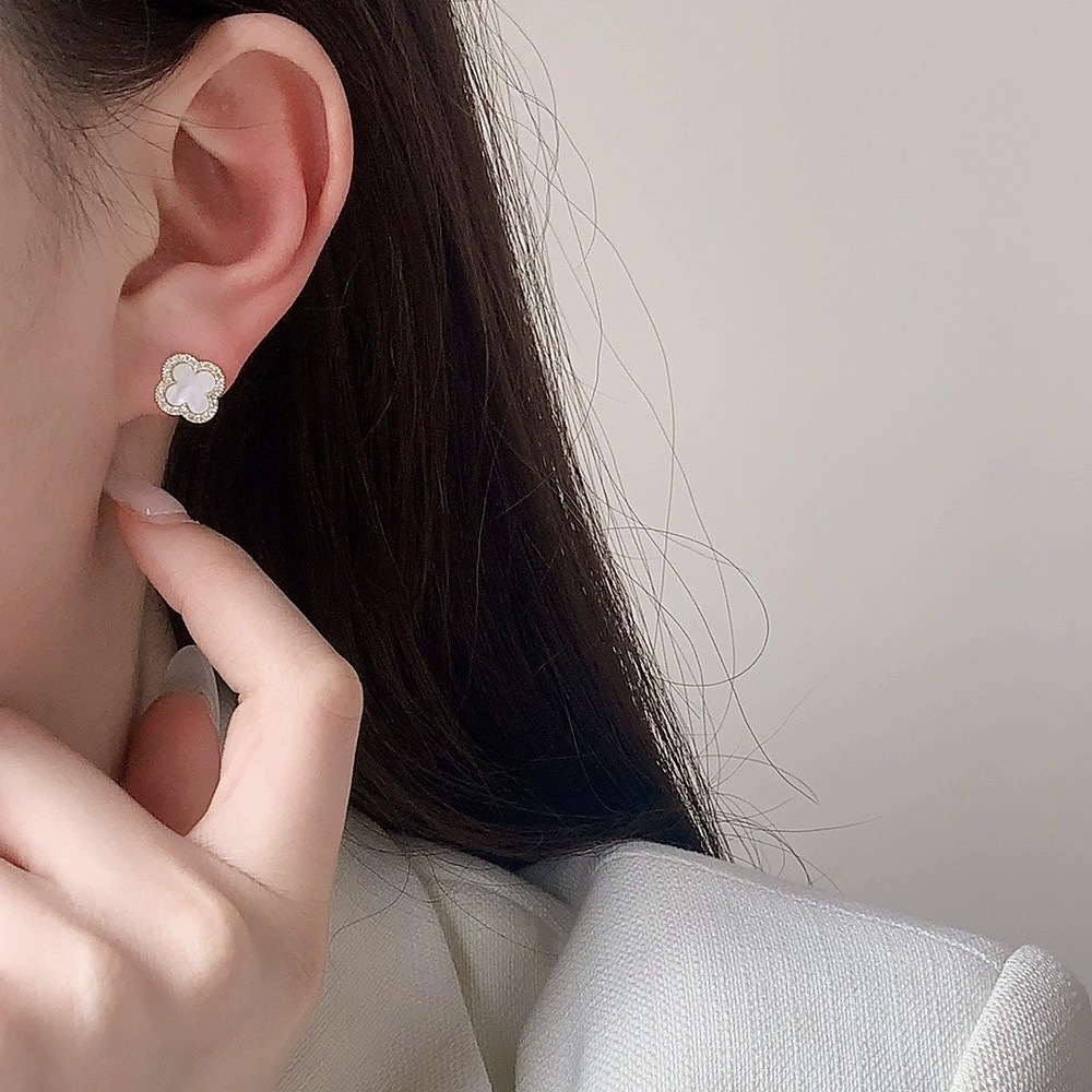 ต่างหูรูปดอกไม้สี่แฉกสีสันสดใสสำหรับผู้หญิง สไตล์ใหม่ หรูหราเบาๆ ต่างหูไม่ซ้ำใคร ชุบทองแท้ ไม่ก่อให้เกิดอาการแพ้ ต่างหูไ - รูปที่ 5