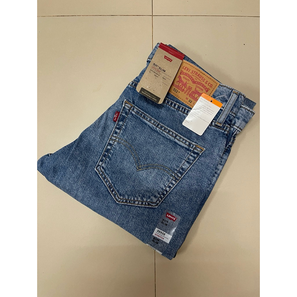 กางเกงยีนส์ผู้ชายลีวาย 511  เอวกลาง ทรงเข้ารูป ยีนส์ยืด  สียีนส์ ราคาป้าย 2,290 บาท ใหม่ ของแท้