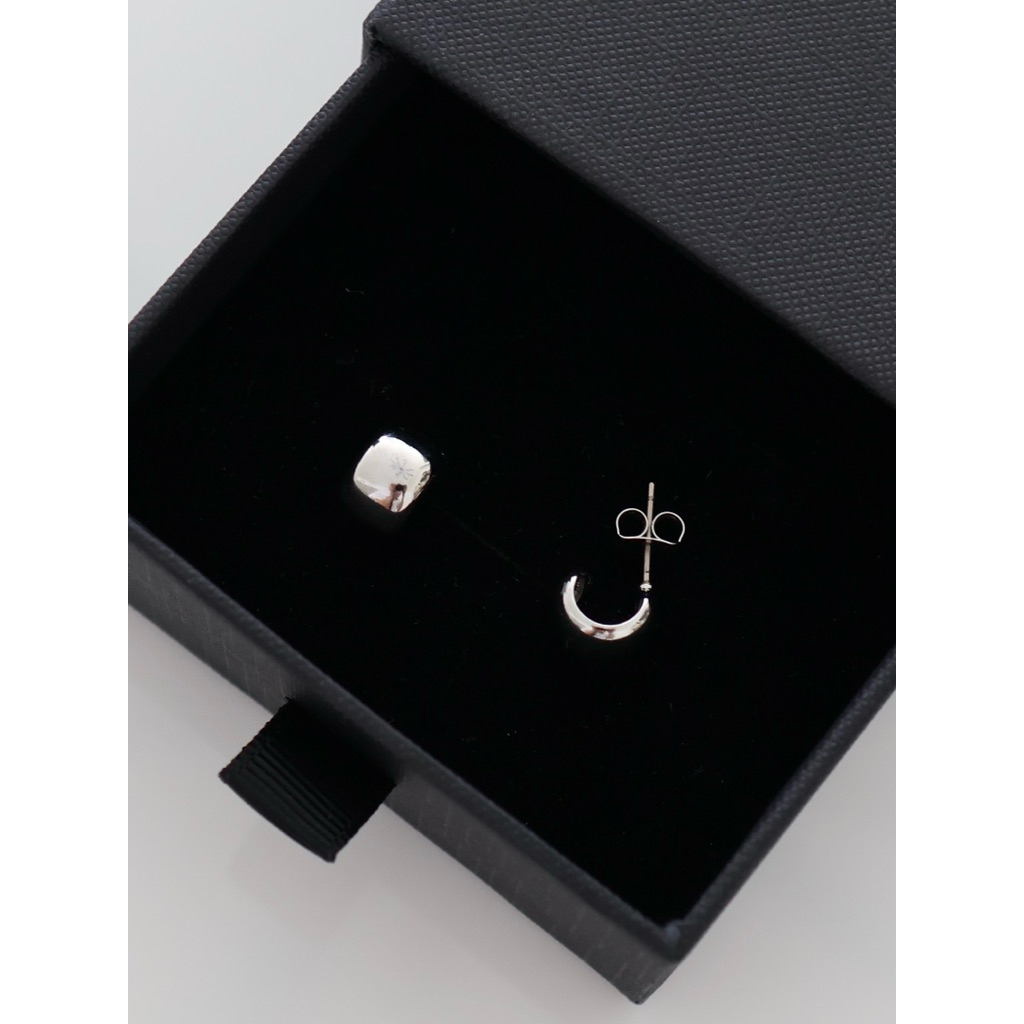 A.piece ต่างหู Classic combo collection : [titanium post] Toast stud earrings