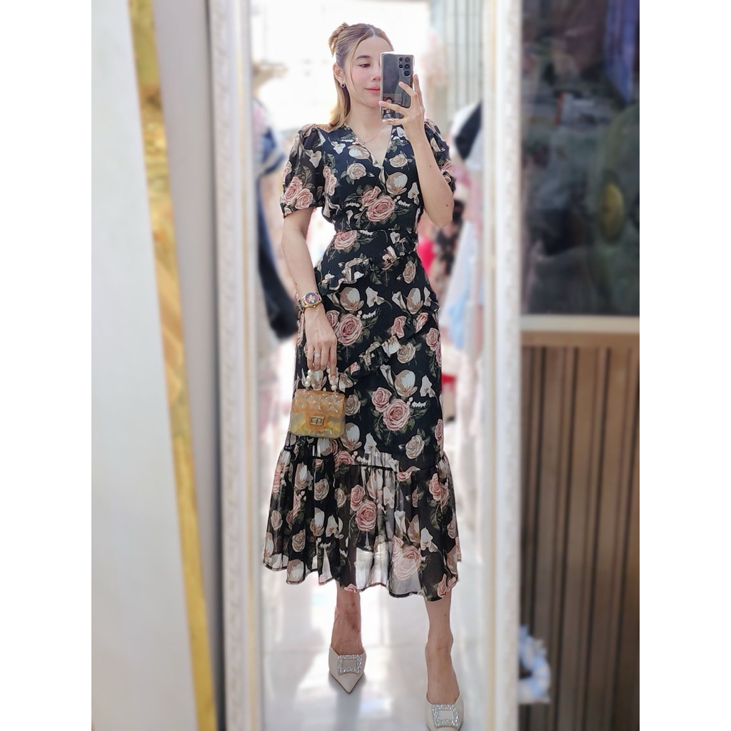 🥇Best Seller🥇เดรสยาวคอวีผ้าชีฟองออแกนดี้ระบายเฉียงผ่าข้างลายดอกไม้ดูแพงมากNo.296#Maisie Shop
