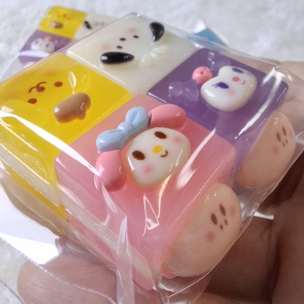 พร้อมส่ง!!! (ถุงละ15บาท) เรซิ่นน่ารัก 2D, 3D, เรืองแสง, อะไหล่หมุน ทำจี้ พวงกุญแจ ทำงาน DIY ได้หลายประเภท เป็นของสะสมได้