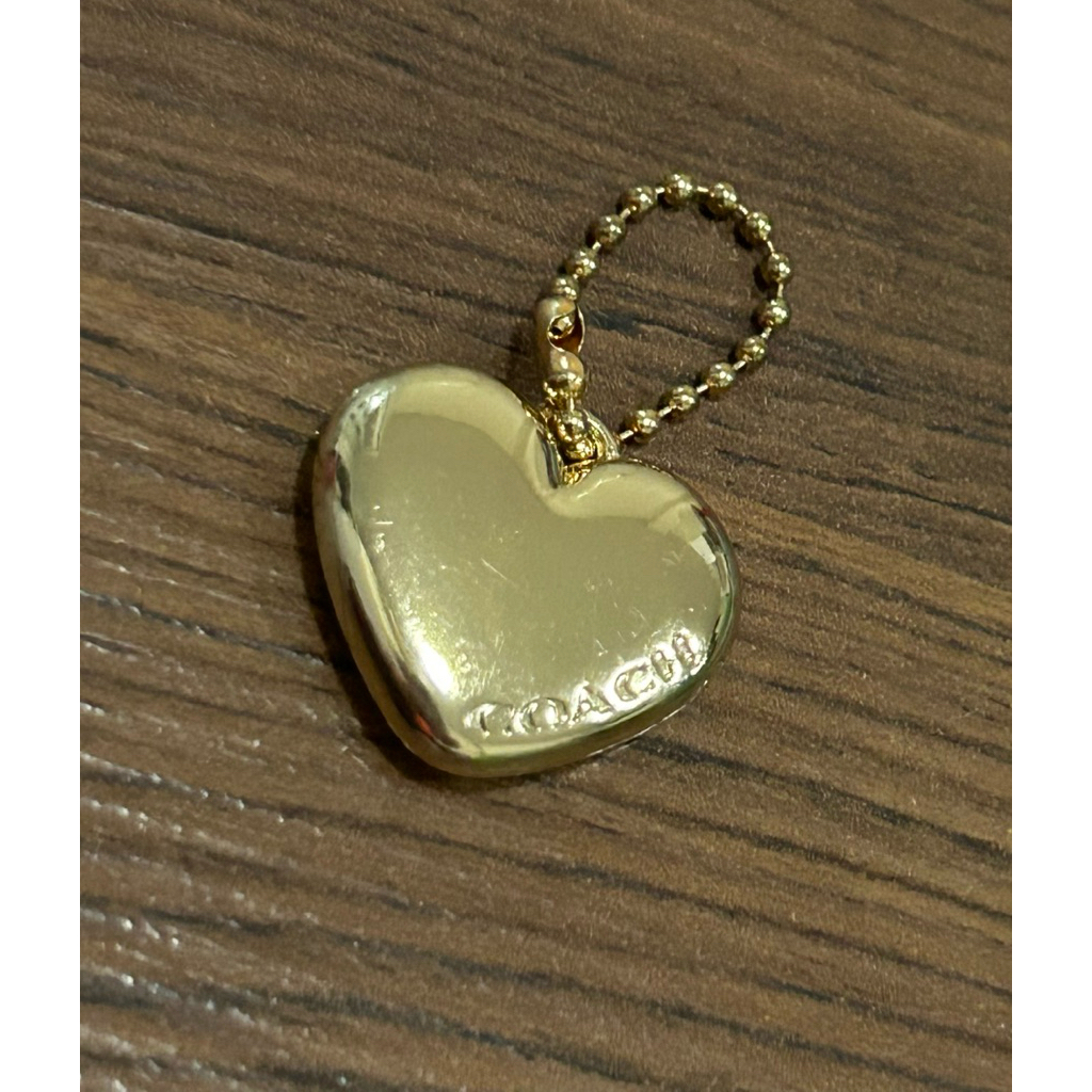 Tag coach รูปหัวใจ มือ 2 สวยมาก (เป็น Tag coach ห้อยขวดน้ำหอม)