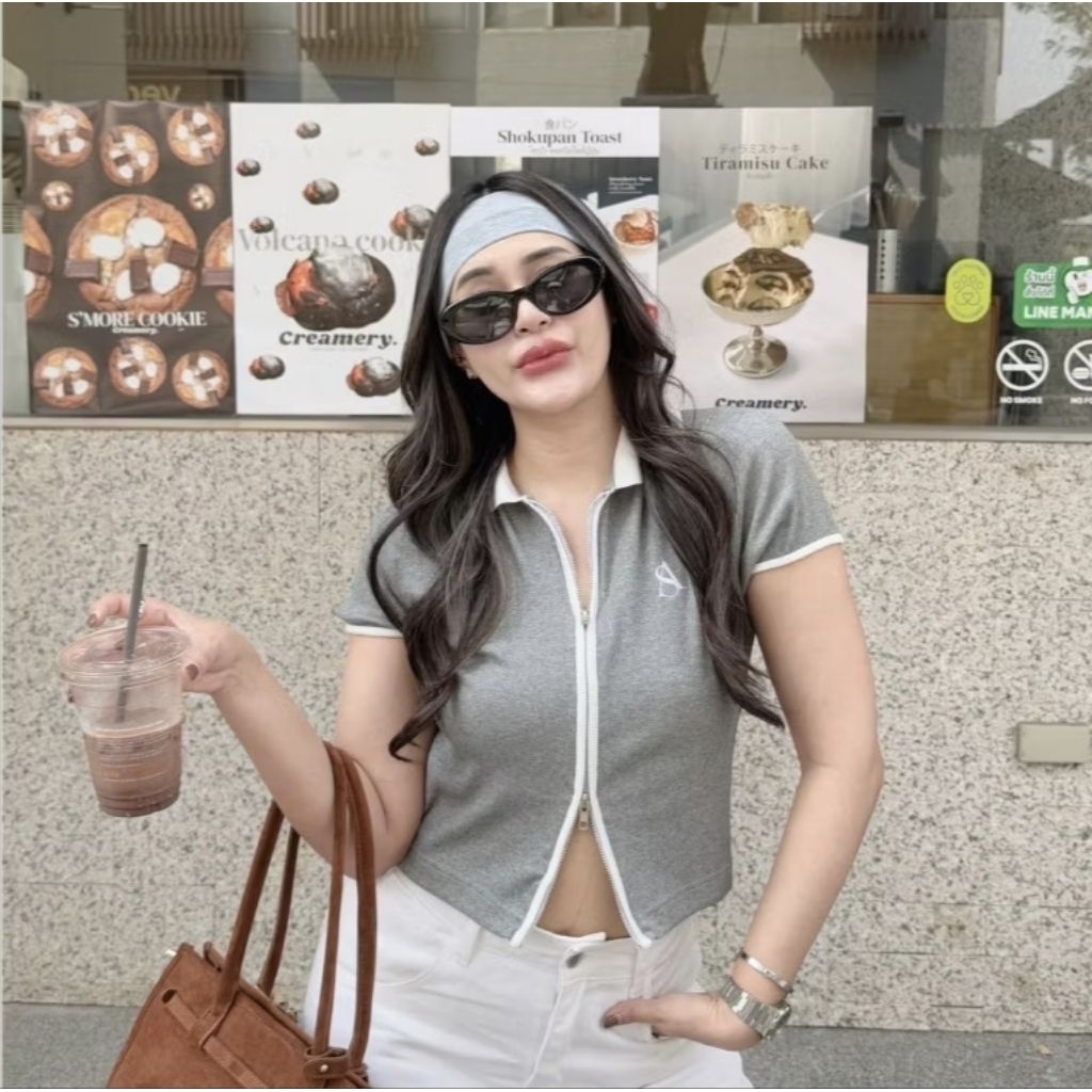 เสื้อครอปซิปหน้า Aomkoshop