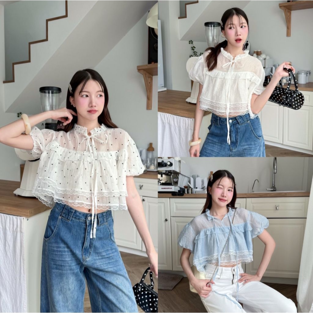 โรซี่แต่งระบาย2 ชั้น ขอบลูกไม้หยัก สวยมากๆ ตรงคอมีระบายเพิ่มความน่ารักกับดุ้นโบว์ผูกตรงกลาง ใส่สบาย สวยแมทซ์ง่าย