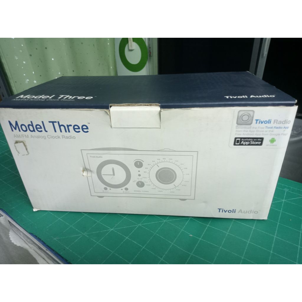 Tivoli Audio Model 3 Am/Fm Analog Clock Radio ⏱️