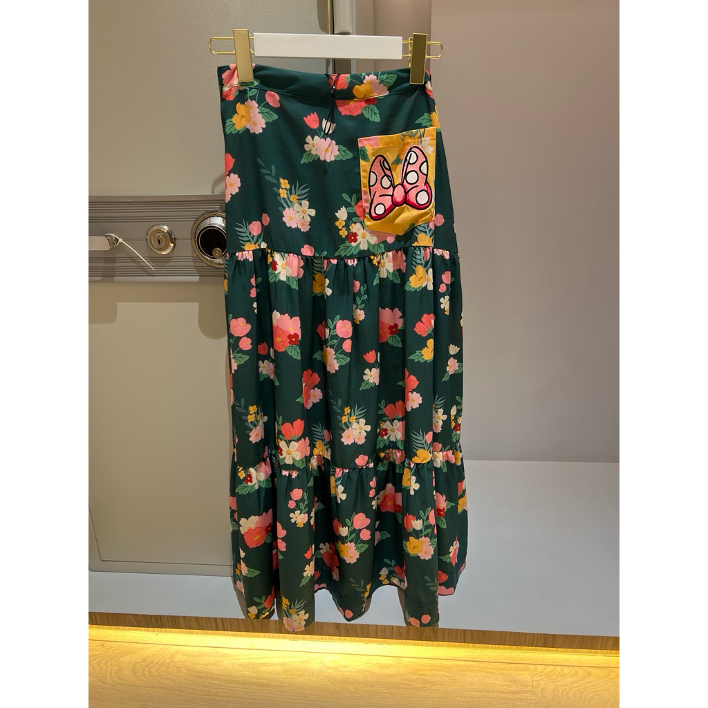 กระโปรง Gtw คอลมิกกี้ ไซส์s สวย ใหม่ สีเขียว ซิปข้าง กระเป๋าหลังปักลายโบว์มิกกี้