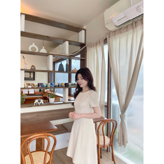 Classic Daisy C16 ชุดเดรสที่หยิบใส่ง่ายที่สุด