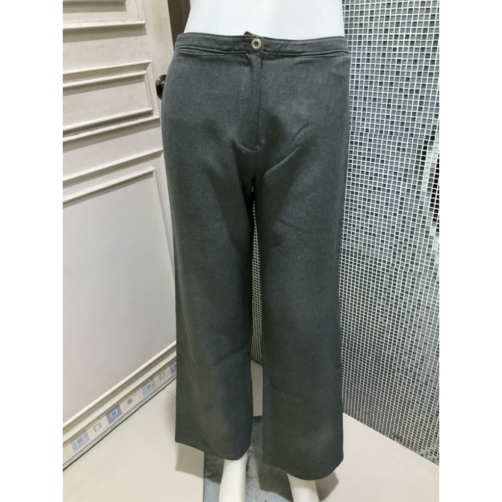 กางเกงขายาวสุภาพสตรี AIIZ สีเทา มีกระเป๋าหน้า เอว 28 สะโพก 38 ยาว 39 ปลายขากว้าง 19 นิ้ว