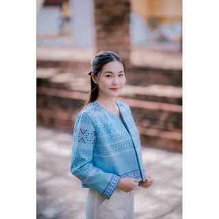 เสื้อคลุมคอกลมแขนยาวอัดกาว ผู้หญิง