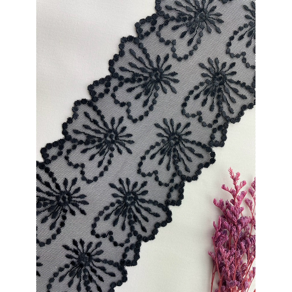 ลูกไม้สีดำ ยืด กว้าง 3.5 นิ้ว 2 ริม สวย เมตรละ 50 บาท diy เสื้อ ต่อเพิ่มความยาวกระโปรง