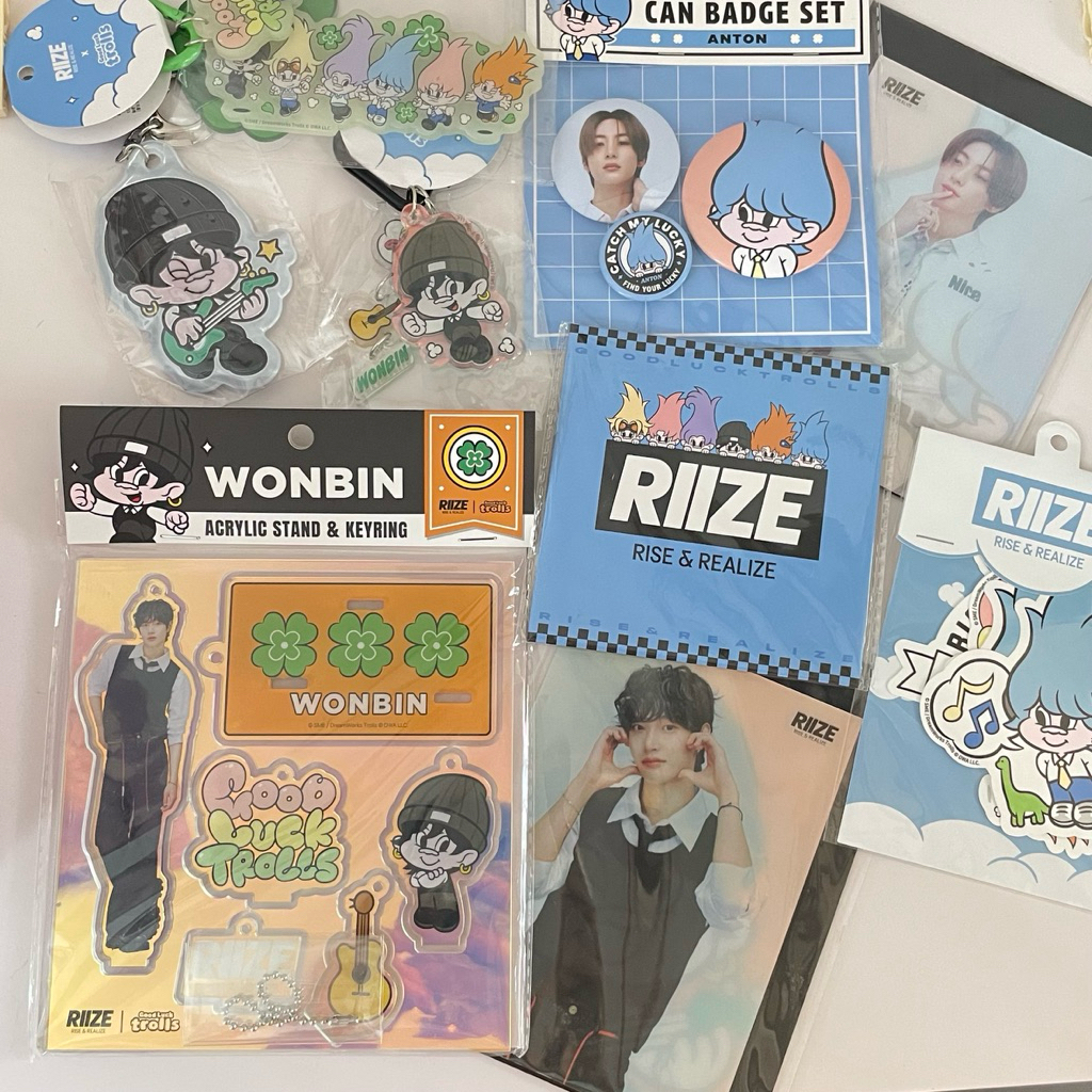 [ พร้อมส่ง ] RIIZE x Good Luck Trolls พวงกุญแจ RIIZE เข็มกลัด Anton Wonbin