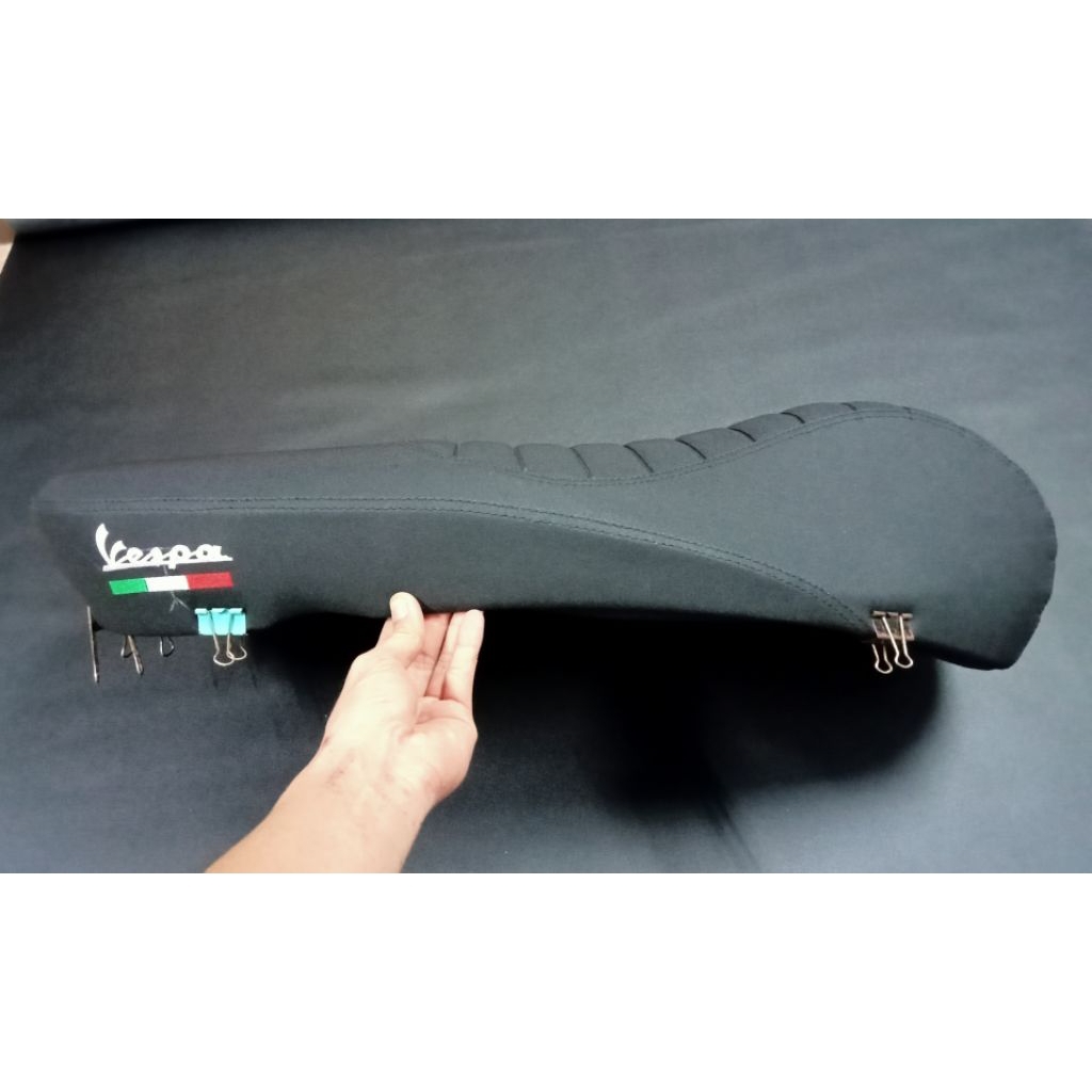 หนังหุ้มเบาะVespa Sprint 125-150 และ Primavera 125-150 หุ้มได้ทั้งเบาะทรงเดิมและเบาะปาด (2015-ปัจจุบัน)