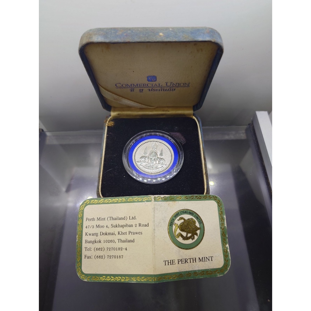 เหรียญตราสัญลักษณ์ กาญจนาภิเษก สองหน้า เนื้อเงินบริสุทธิ์ 99.9 % ขนาด 3.2 เซน บล็อก PERTH MINT การบิ