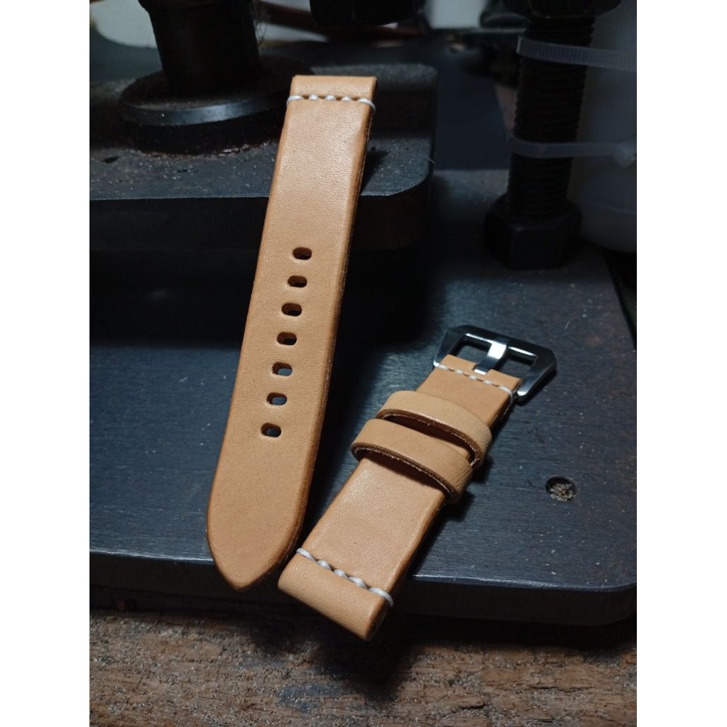 สายนาฬิกาหนังแท้ handmade Watch ฝาดสีธรรมชาติ  หนังวัว แจ้งขนาดในแชท แล้วสั่งซิ้อได้เลย ระบบตรวจได้ว่าใครเป็นผู้ซื้อ