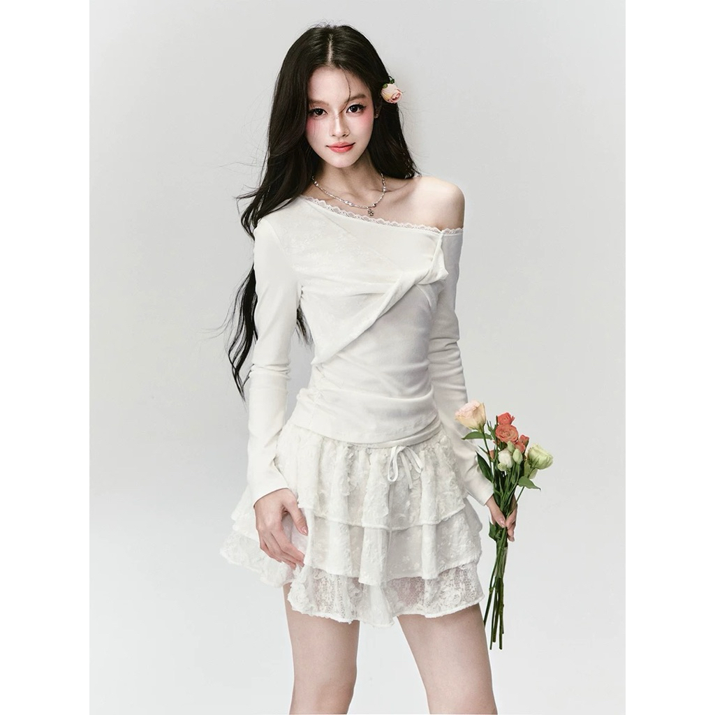 preorder✈️ Fragile heart💕 เสื้อปาดไหล่ มีดีเทลทวิสต์ที่หน้าอก ขนาดพอดีตัวสวยมากๆ ใส่แล้วลูกคุณมากก😍✨