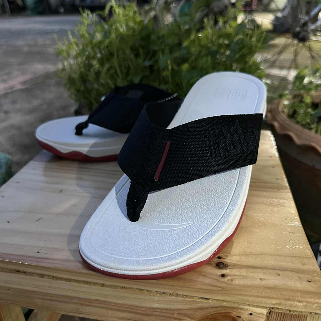 รองเท้าแตะรุ่นใหม่ใส่ได้ทั้งผู้หญิงและผู้ชายพื้นนุ่มนิ่มน้ำหนักเบาใส่สบายมีไซด์ 36 ถึง 44