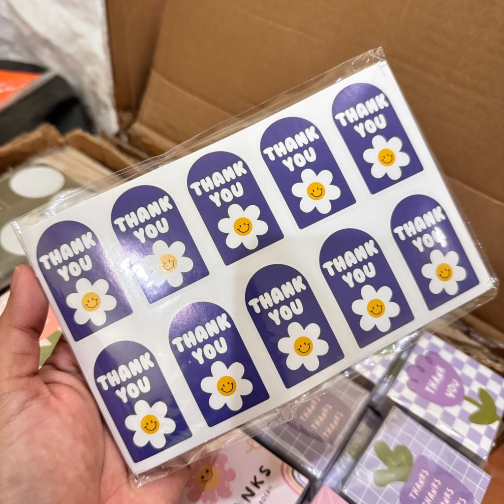 สินค้าพร้อมส่งค่ะ ตัวหนังสือสีเงิน Sticker Thank You สติ๊กเกอร์ขอบคุณ ติดถุงขนม ของชำร่วย จำนวน500ดวงต่อม้วน