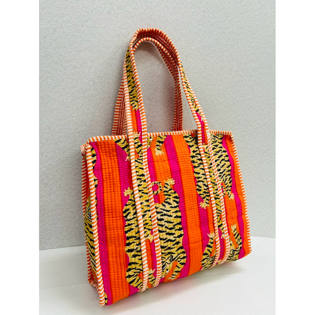 [พร้อมส่ง] กระเป๋าอินเดียนุ่มฟูใบเล็กมีซีป Indian Quilted Soft Small Tote Bag with Zip