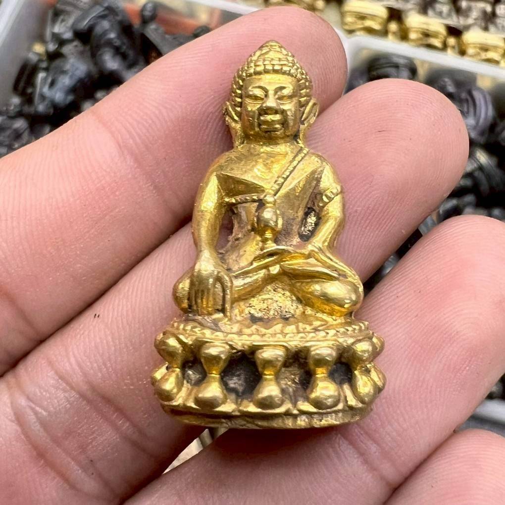 พระกริ่งเสาร์ 5 ทำน้ำมนต์ หลวงปู่ทิม อิสริโก วัดละหารไร่ เนื้อทองฝาบาตร พระบ้านรวมๆสวยๆวัดใจ