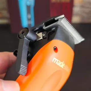 Madeshow รุ่น M15 ปัตตาเลี่ยนตัดผม ไร้สาย แบบตัดขึ้นทรง ความแรง 6800RPM ใช้งานต่อเนื่อง 210 นาที