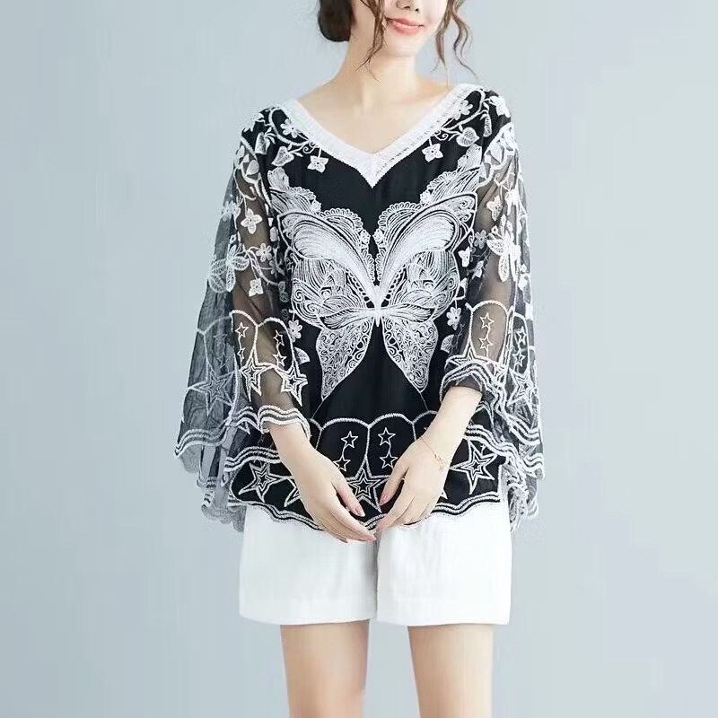 เสื้อค้างคาว เสื้อลูกไม้ แบบโอเวอร์ไซส์ มีสีขาวกับดำ คละสี