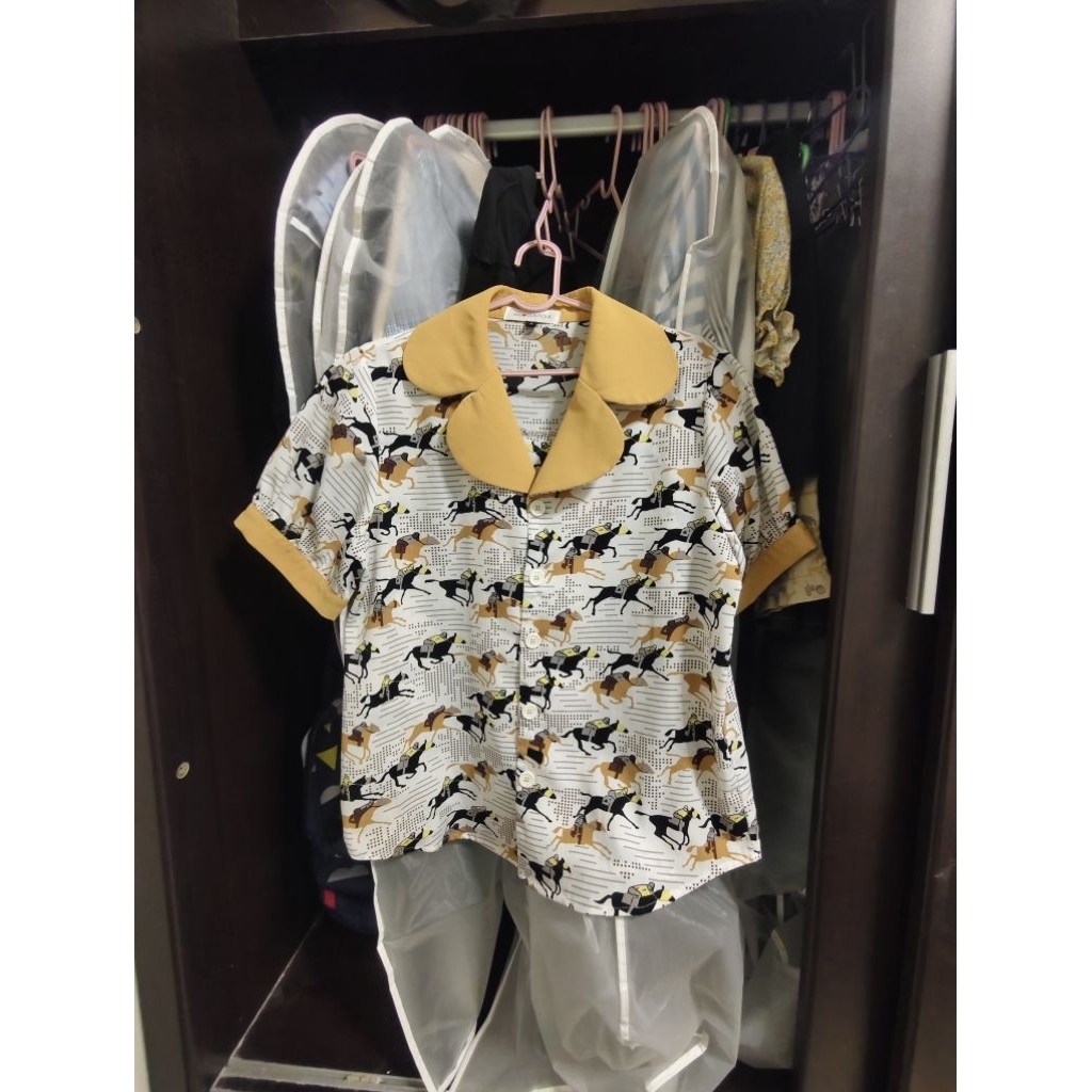 เสื้อIRIS BOUTIQUE สวยเก๋มากๆผ้าดีไม่มีตำหนิค่ะ