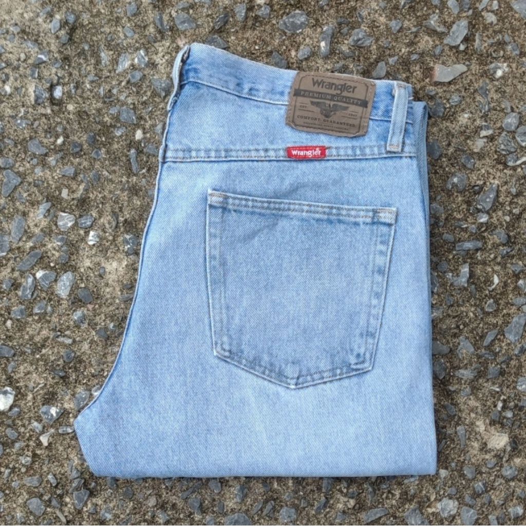 W19/34 กางเกงยีนส์มือสอง Wrangler รุ่น 965T1SL เอววัดจริง 34" ยาวทั้งตัว 40.5" ปลายขา 8.2" ผลิต Mexi
