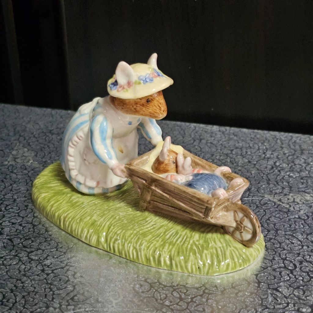 Brambly Hedge Heading Home: Royal Doulton fine porcelain 1980