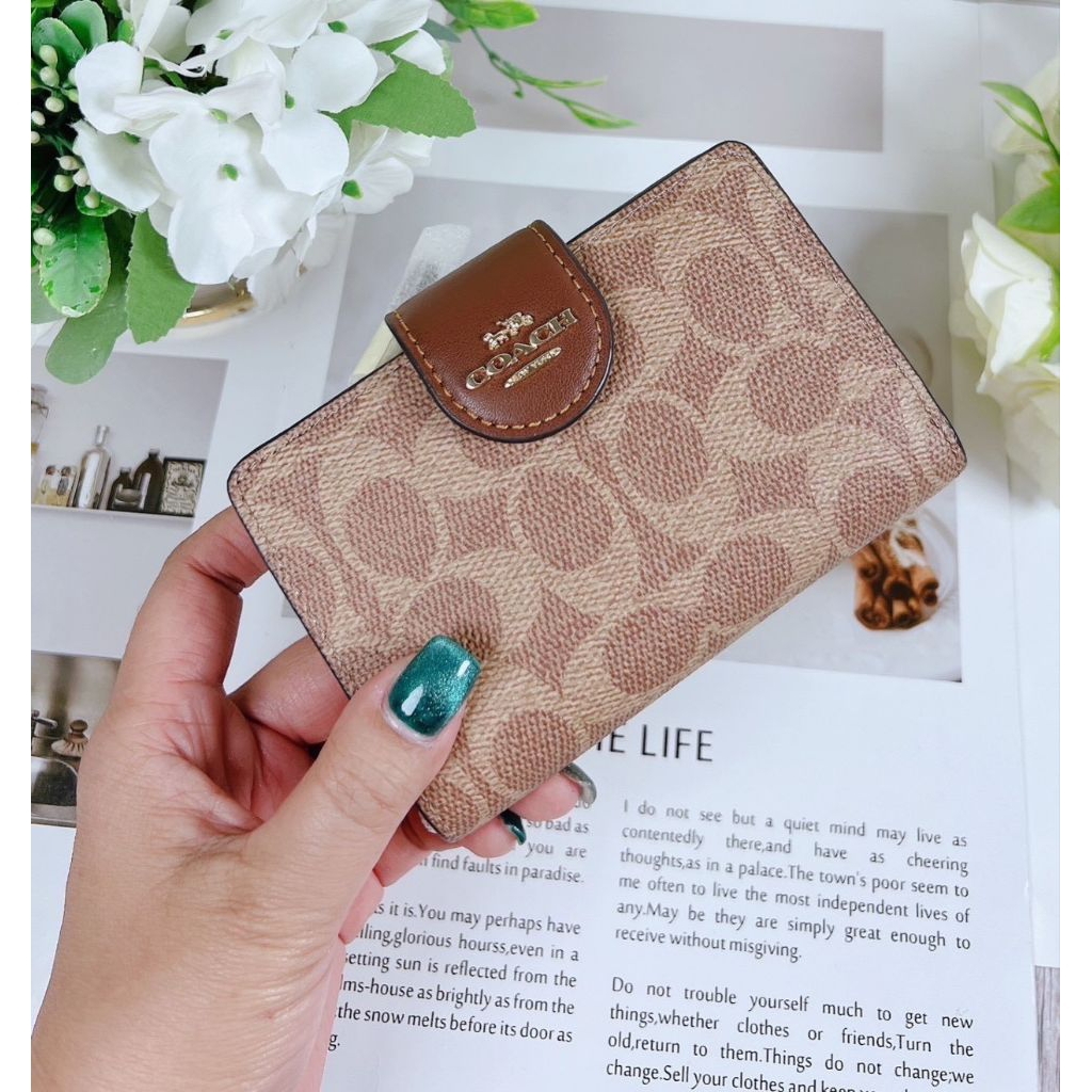 ||ท้💯C0@CH กระเป๋าสตางค์โค้ช ใบสั้น 2 พับกระดุม CW786
