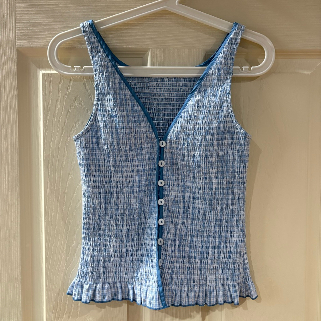 เสื้อกล้ามสีฟ้าจาก inbyin.th size M ราคาเต็ม 640 บาท