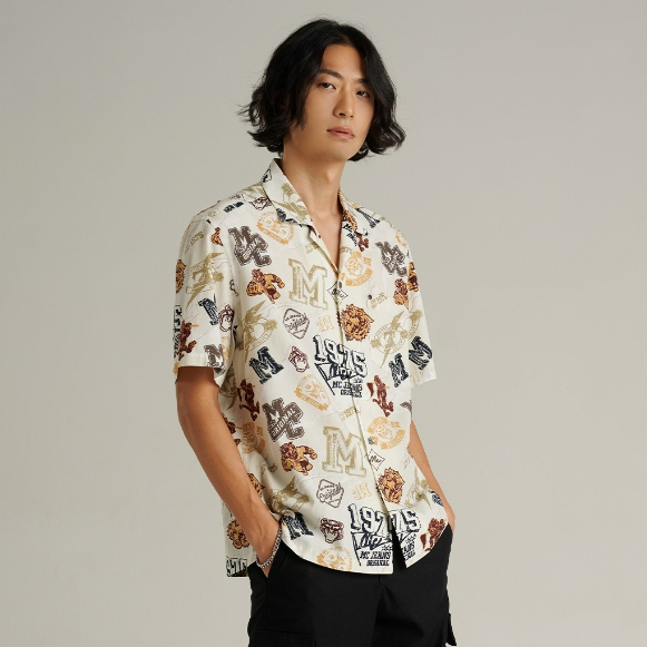 Mc JEANS เสื้อเชิ้ต Unisex เสื้อฮาวายแขนสั้น สีขาวอมครีม พิมพ์ลาย MSSZ289