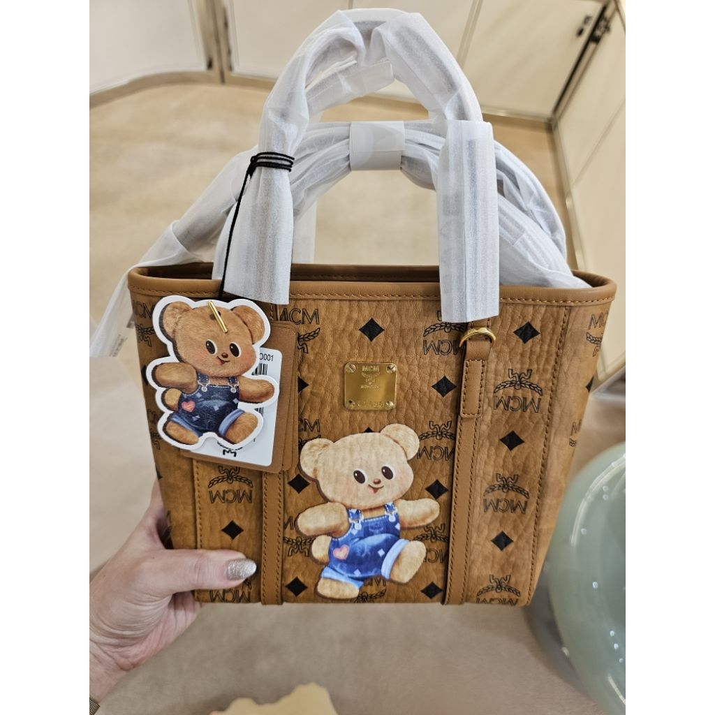 New MCM x Butterbear น้องเนย toni mini tote มือ1ของแท้💯มีสายยาว พร้อมส่ง **แถมพวงกุญแจน้องไปด้วย**